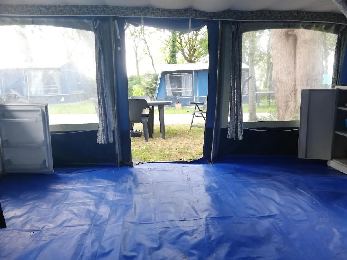 Holiday park Hebergements Les Pieds Dans L'Eau