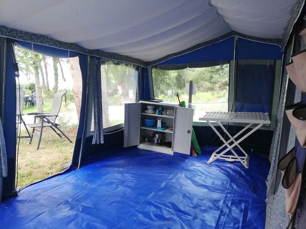 Holiday park Hebergements Les Pieds Dans L'Eau